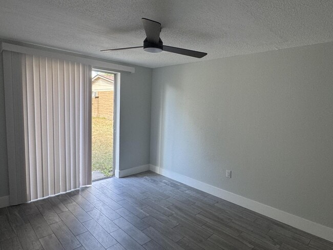 Foto del edificio - 13808 N 21st St