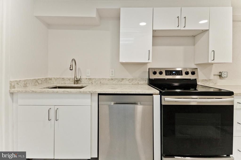 Primary Photo - 118 W St NW