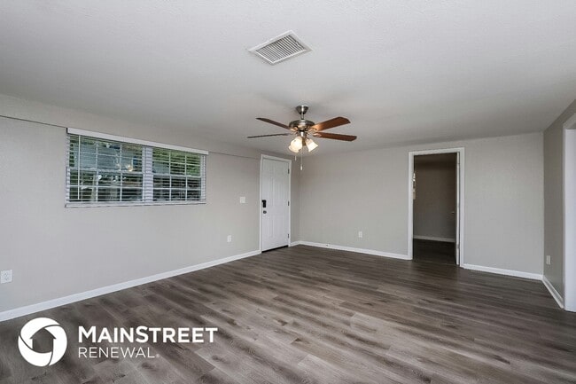 Building Photo - 7145 Pinewood Dr