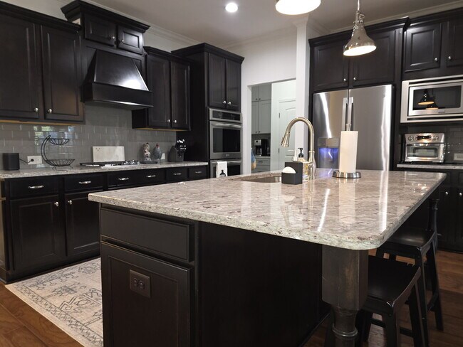 Building Photo - Resort Living At It's Finest in Foxland Harbor