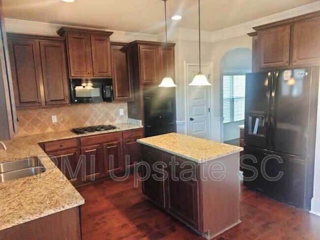 Building Photo - 113 River Valley Ln