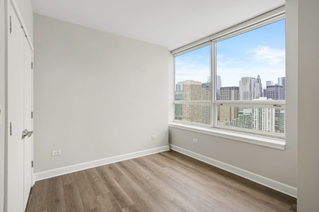 Foto del edificio - 750 W Adams St
