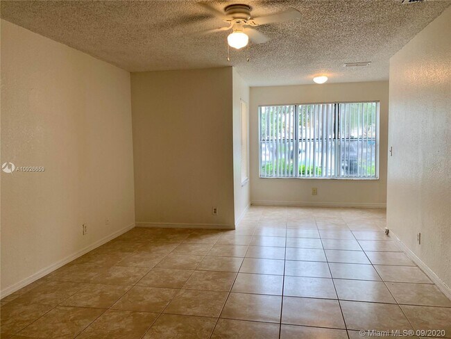 Building Photo - 3420 Pinewalk Dr N