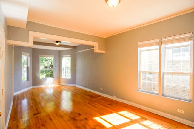 Building Photo - 3525 W Dickens Ave