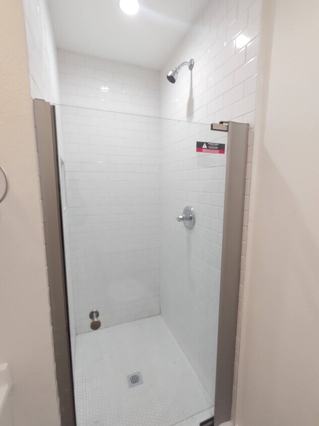 Spacious shower - 10636 Louise Ave