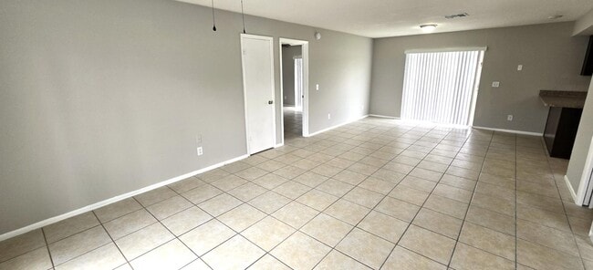 Photo - 872 Aspenwood Cir House