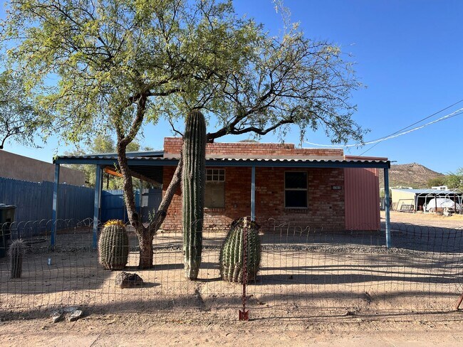 Foto del edificio - 1303-1313 W. Cedar Street