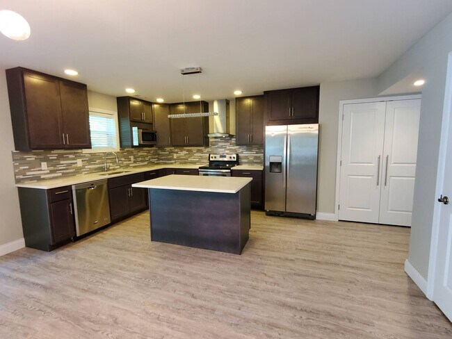 Building Photo - Extraordinary Townhome in Carbondale's South West