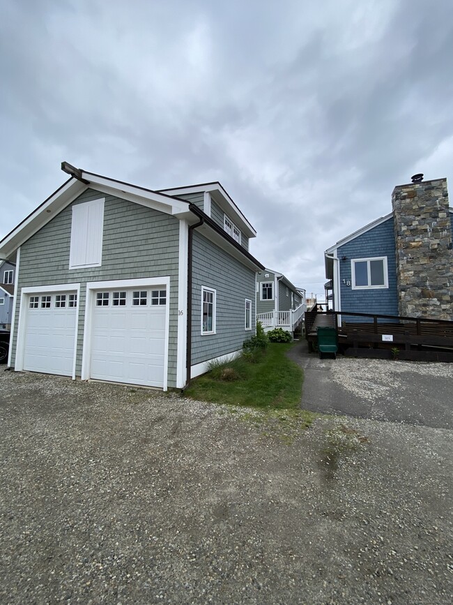 Building Photo - 16 Shoreline Dr
