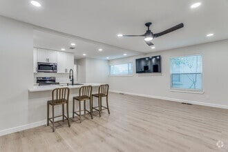 Building Photo - 2805 Sandage Ave