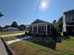 Building Photo - 1709 Freeney Ave