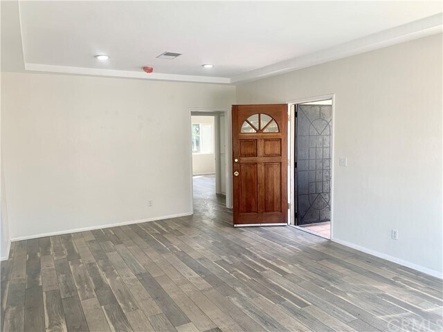 Building Photo - 2050 Pine Ave