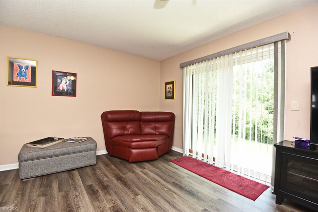 Building Photo - 3 br, 2.5 bath Townhome - 733 Laurel Bay C...