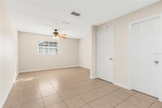 Foto del edificio - 2707 Lakewood Ln