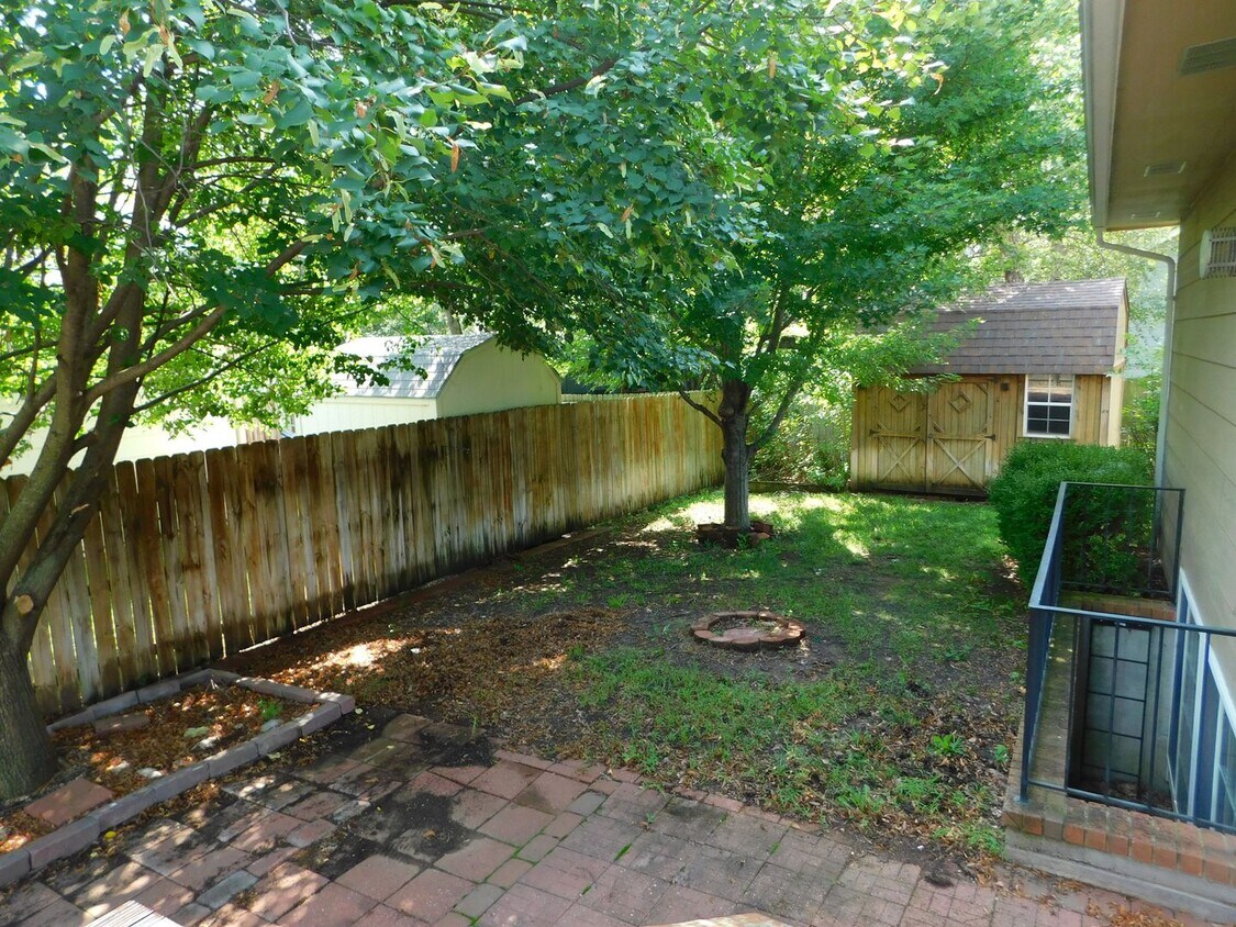 Foto del edificio - 2320 Gentry Ln