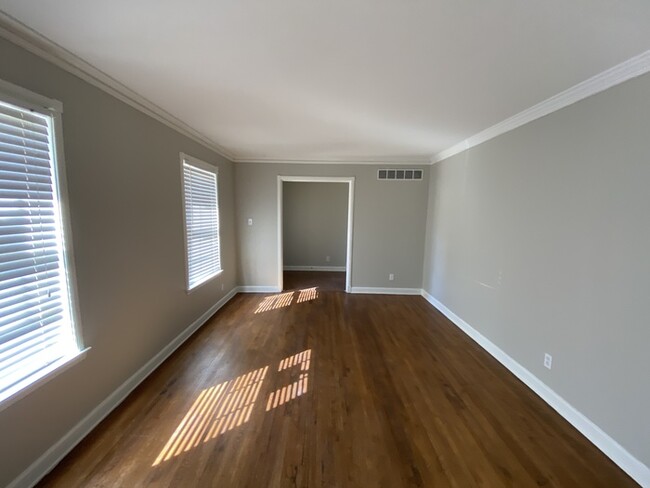 Building Photo - 1786 Rockdale - Available Now!