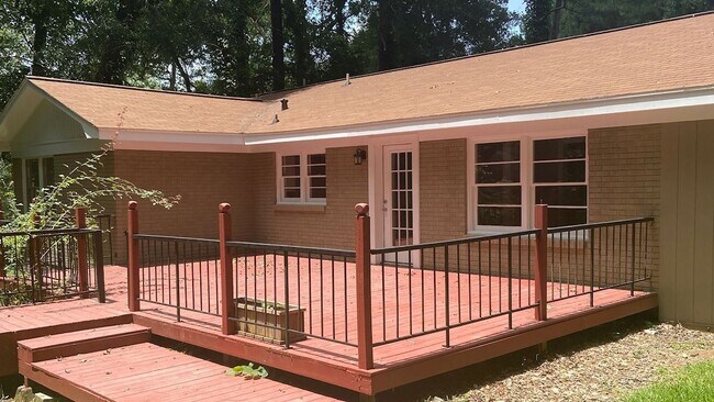Foto del edificio - 1813 Dogwood Dr