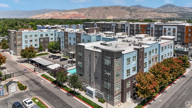 Building Photo - West Station Apartments