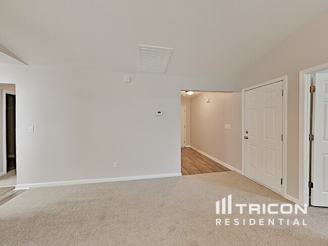 Foto del edificio - 2117 Clear Brook Dr