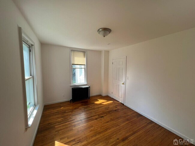 Building Photo - 931 US-1