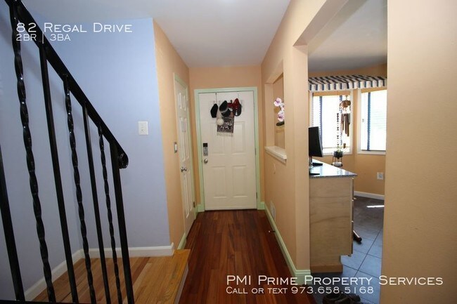 Building Photo - Beautiful 2 BR Townhome in Monmouth Junction