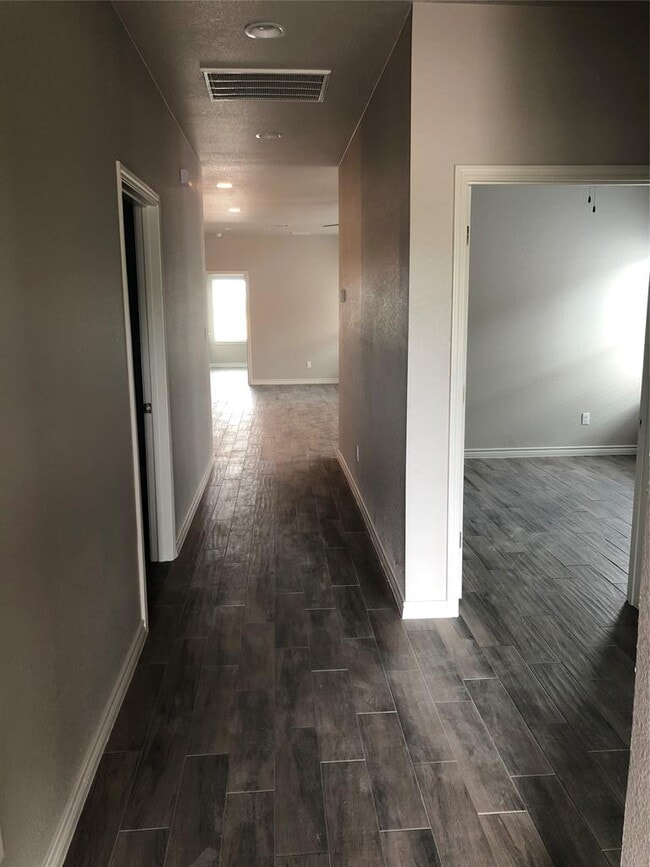 Building Photo - 547 CR 306