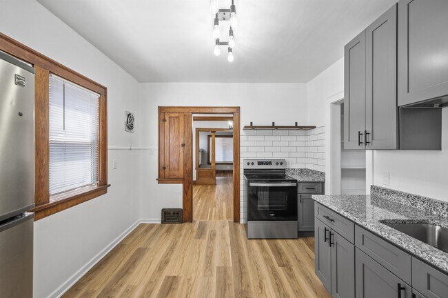 Foto del edificio - 11408 Headley Ave