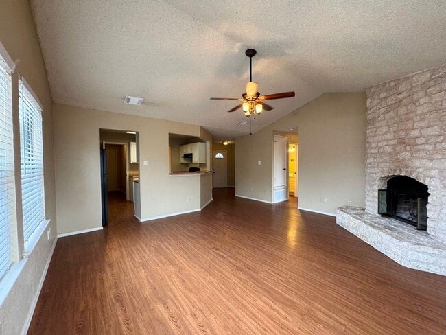 Foto del edificio - 1002 Great Britain Blvd