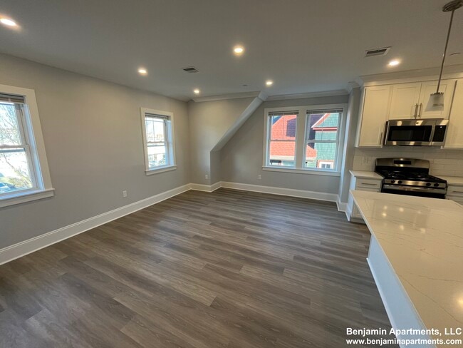 Building Photo - 80 N Beacon St