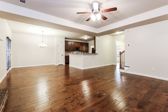 Building Photo - 267 Village Park Dr