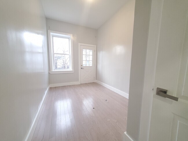 Building Photo - 55 Wallis Ave
