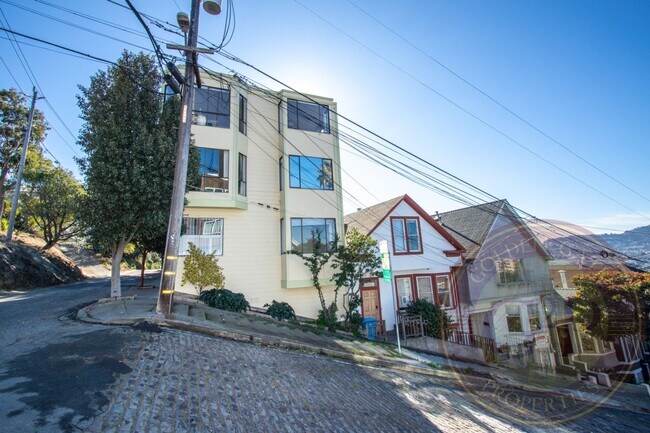 Building Photo - Potrero Hill - 3 BR, 2 BA Condo 1,255 Sq. ...