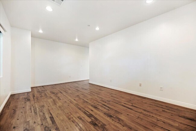 Foto del edificio - 637 N Fairview St