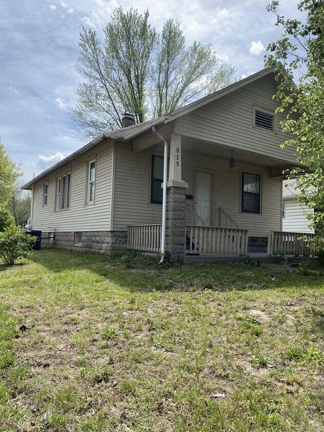 Primary Photo - 815 W Walnut St