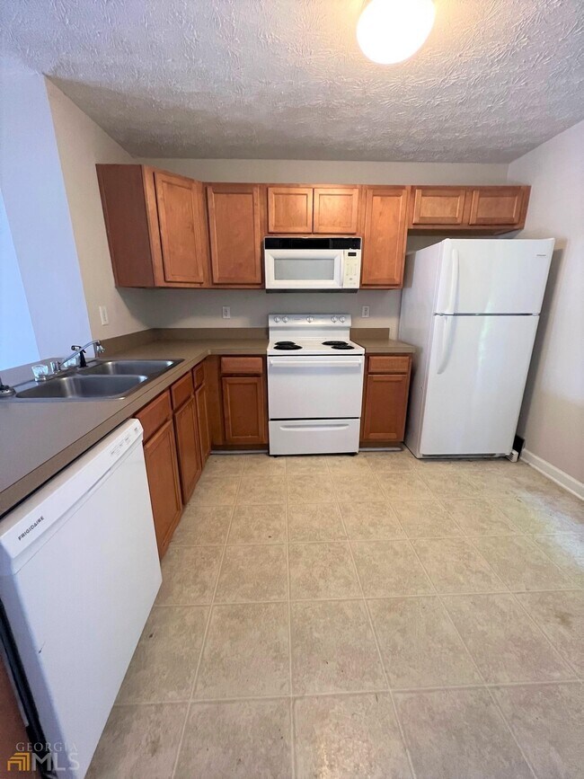 241 S Irwin St Unit 17, Milledgeville, GA 31061 Condo for Rent in