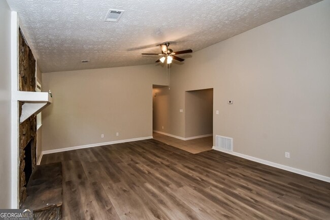 Building Photo - 263 Independence Dr