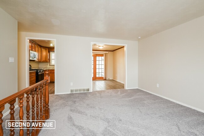 Building Photo - 16 Cree Dr