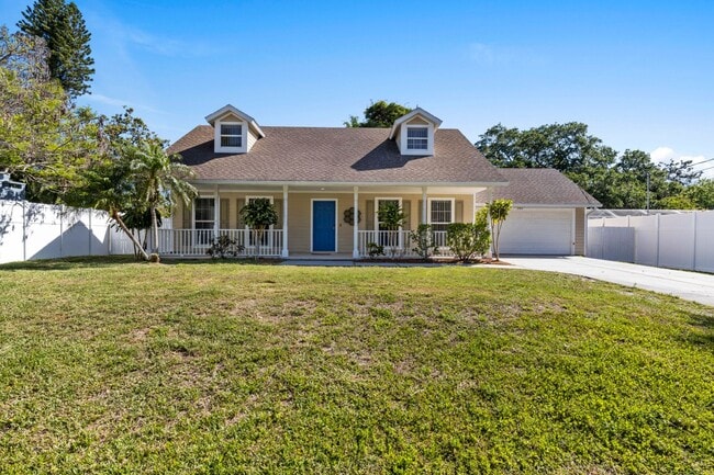 Building Photo - Charming Renovated 4BR/3BA Single Family Home