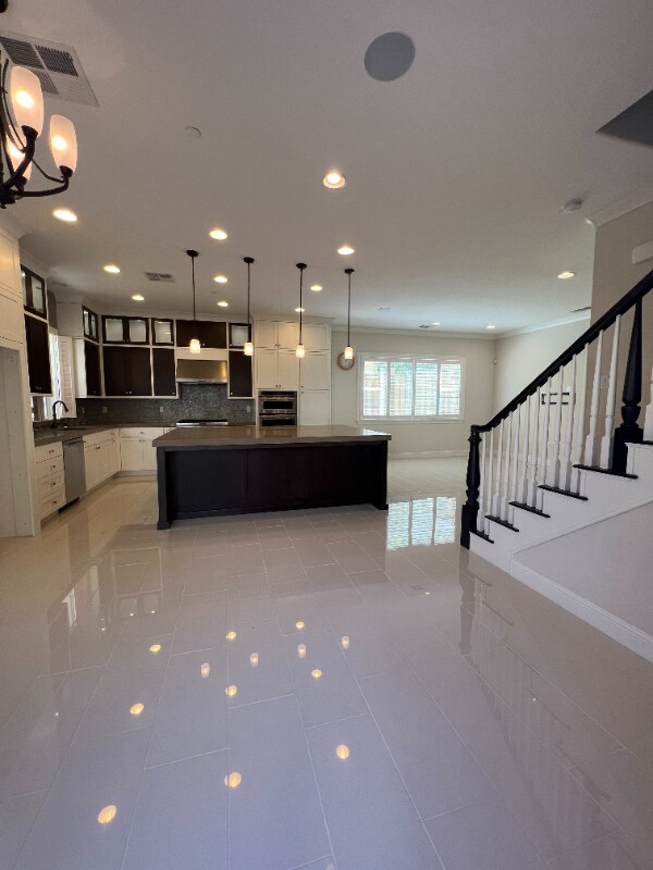 Building Photo - 410 Silvercrown Way