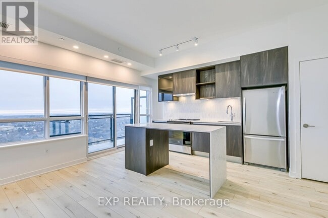 Building Photo - 395 Dundas St W