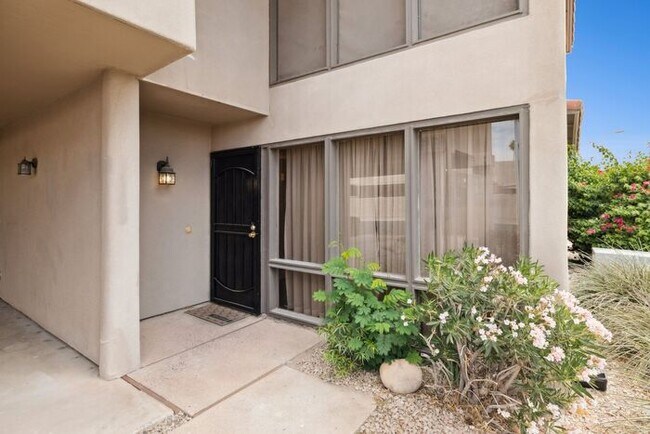 Building Photo - Casitas Chaparral