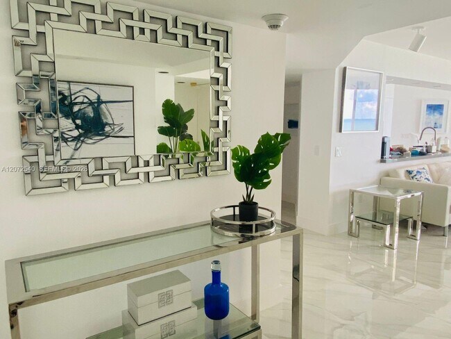 Building Photo - 16445 Collins Ave
