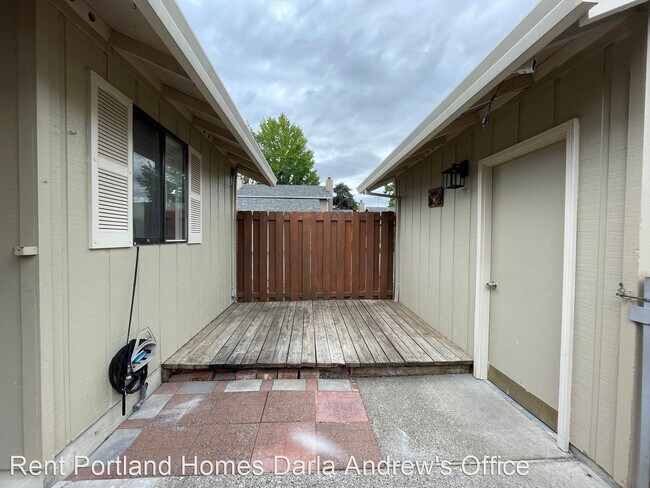 Building Photo - 2 br, 1 bath House - 2943 SE Blue bird Drive