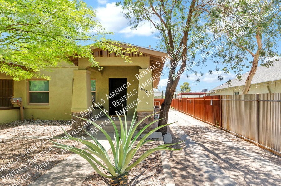 Foto principal - 826 E 6th St