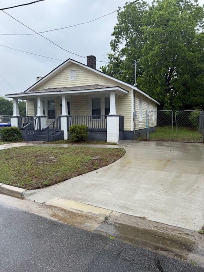 Building Photo - 2 Bedroom, 1 Bath House (AVAILABLE NOW)