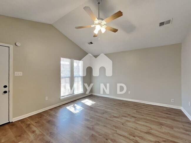 Building Photo - 3422 Laurelwood St