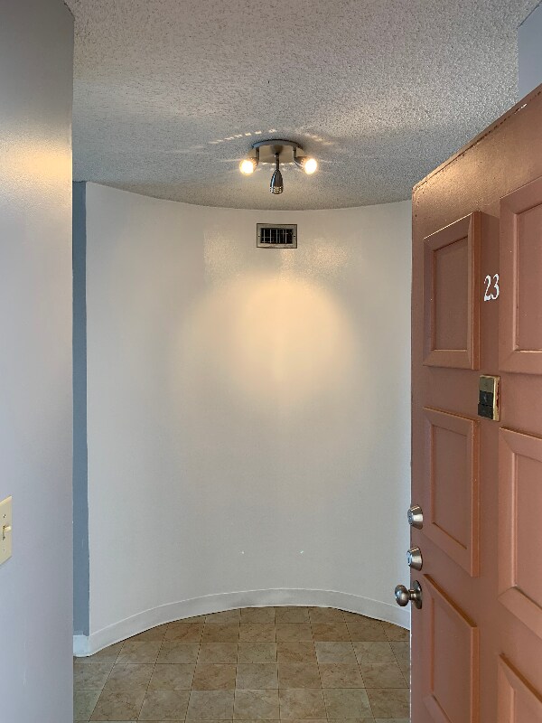 Building Photo - 540 Orange Dr