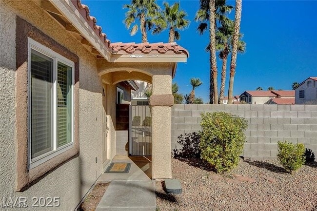 Building Photo - 1048 Sun Poppy Ave