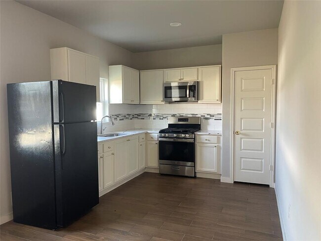 Building Photo - 884 Rd 3550