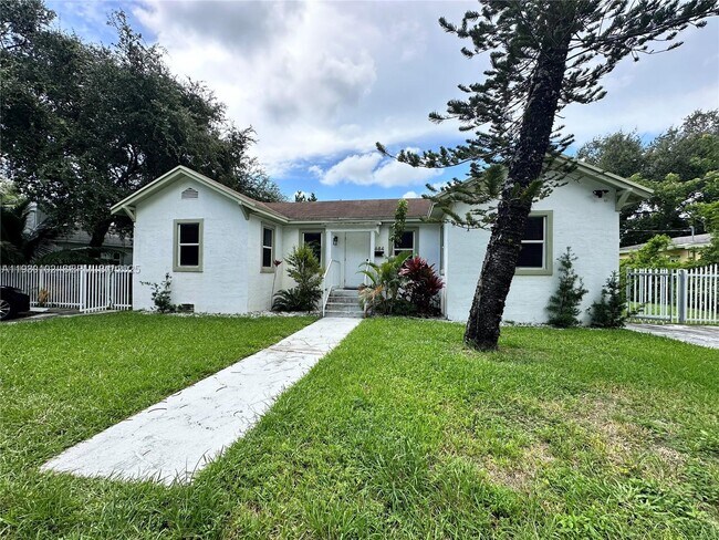 Foto del edificio - 684 NE 83rd Terrace